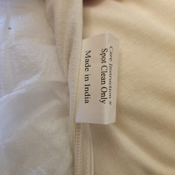 Set of 2 Shag like white pillows 19x19 - Picture 5 of 5